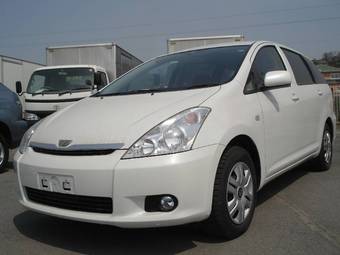 2003 Toyota Wish Photos