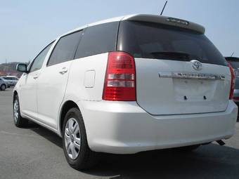 2003 Toyota Wish Photos