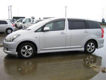 2003 Toyota Wish Photos