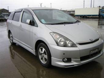2003 Toyota Wish Photos