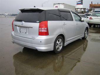 2003 Toyota Wish Pictures