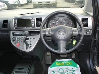 2003 Toyota Wish Photos