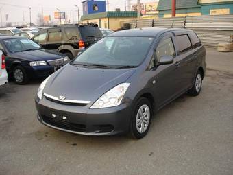 2003 Toyota Wish Pictures
