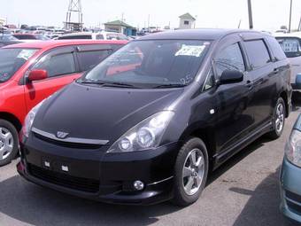 2003 Toyota Wish Pictures