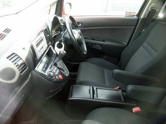 2003 Toyota Wish Pictures