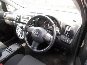 2003 Toyota Wish Photos