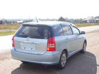 2003 Toyota Wish Photos