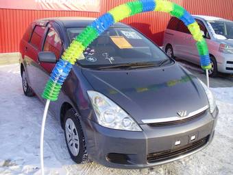 2003 Toyota Wish Photos