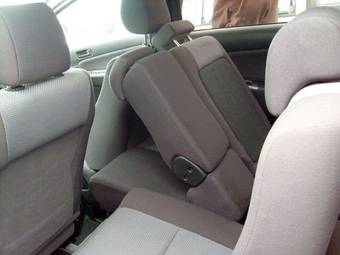 2003 Toyota Wish Pictures