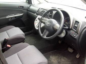 2003 Toyota Wish Pictures