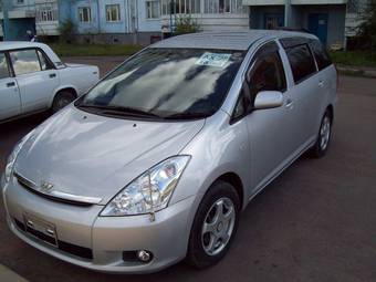 2003 Toyota Wish Photos