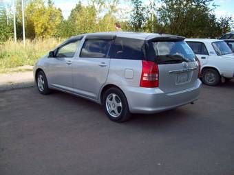 2003 Toyota Wish Pictures