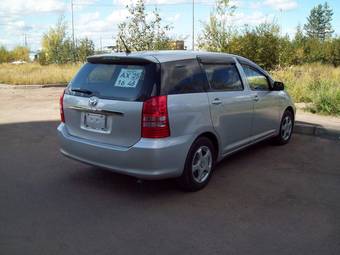 2003 Toyota Wish Photos