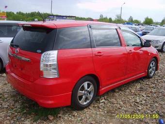 2003 Toyota Wish Photos