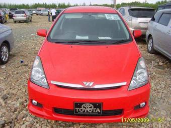 2003 Toyota Wish Photos