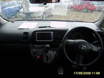 2003 Toyota Wish Photos