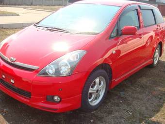 2003 Toyota Wish Photos