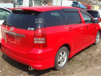 2003 Toyota Wish Photos