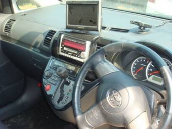 2003 Toyota Wish Wallpapers