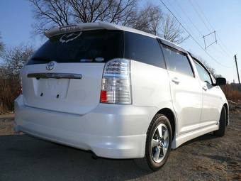 2003 Toyota Wish Wallpapers