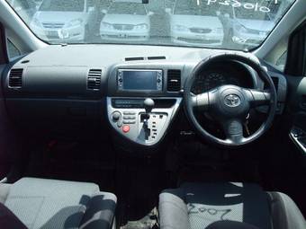 2003 Toyota Wish Photos