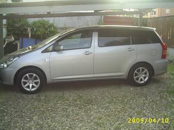 2003 Toyota Wish Photos