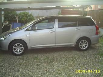 2003 Toyota Wish Pictures