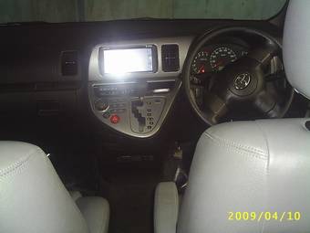 2003 Toyota Wish Photos