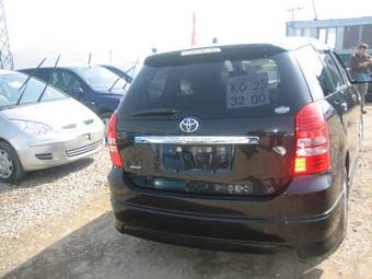 2003 Toyota Wish Photos