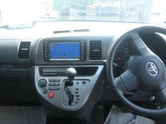 2003 Toyota Wish Wallpapers