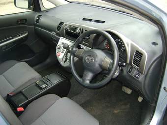 2003 Toyota Wish Photos