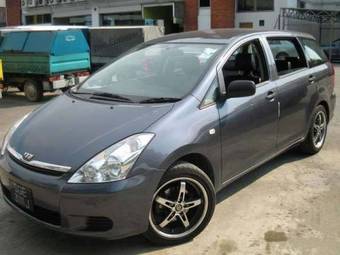 2003 Toyota Wish Images