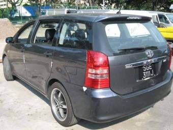 2003 Toyota Wish Pictures