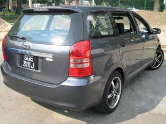 2003 Toyota Wish Pictures