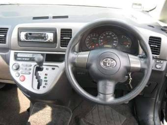2003 Toyota Wish Photos