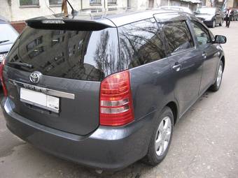 2003 Toyota Wish Photos