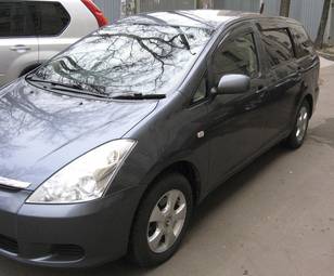 2003 Toyota Wish Pictures