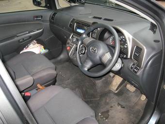 2003 Toyota Wish Photos