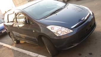 2003 Toyota Wish Pictures