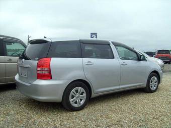 2003 Toyota Wish Pictures