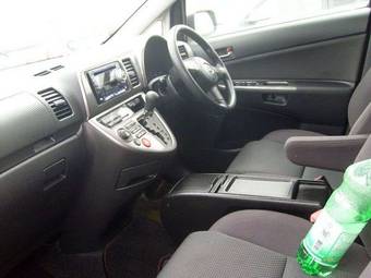 2003 Toyota Wish Photos
