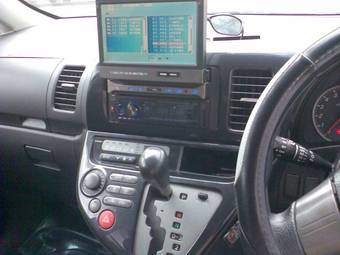 2003 Toyota Wish Pictures