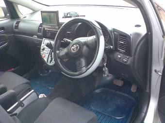 2003 Toyota Wish Photos