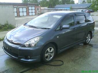 2003 Toyota Wish Photos