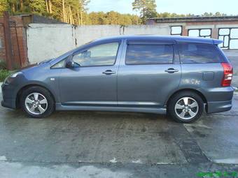 2003 Toyota Wish Photos