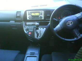 2003 Toyota Wish Pics