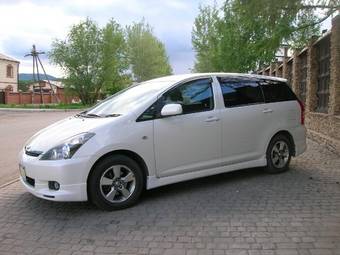 2003 Toyota Wish Photos