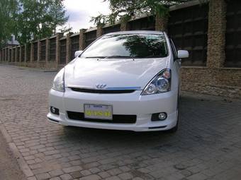 2003 Toyota Wish Pictures