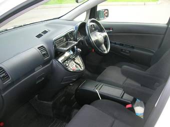 2003 Toyota Wish Wallpapers
