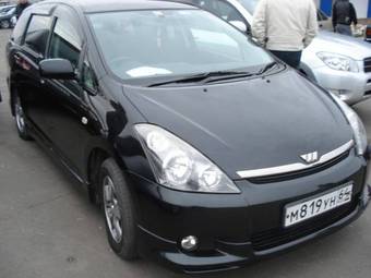 2003 Toyota Wish Pictures